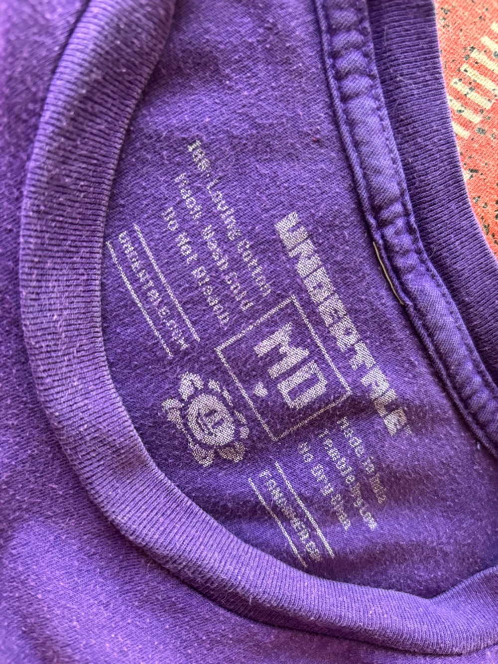 Authentic UNDERTALE DELTA RUNE fan gamer tee PURPLE unisex medium - Picture 3 of 4